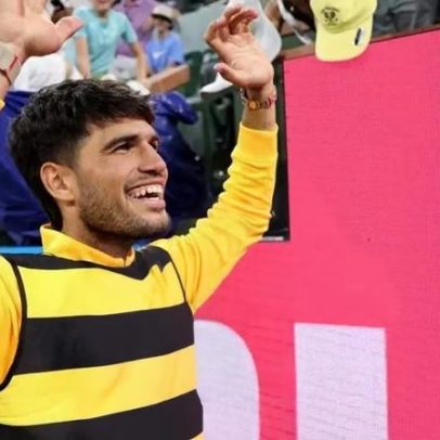 Alcaraz veste fantasia de abelha após vitória no Indian Wells