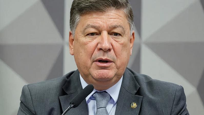 Na imagem, o presidente da CPI do INSS, senador Carlos Viana