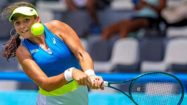 Bohrer compete apenas em duplas no ITF no Canadá