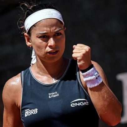 Carol Meligeni avança às quartas ao vencer em três sets