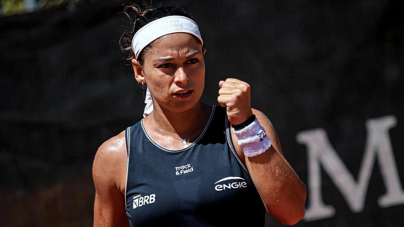 Carol Meligeni avança às quartas ao vencer em três sets