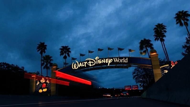 Placa de entrada do Walt Disney World em Orlando, Flórida, EUA