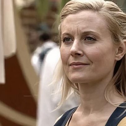 Morre Carrie Anne Fleming, atriz de Supernatural, aos 51 anos