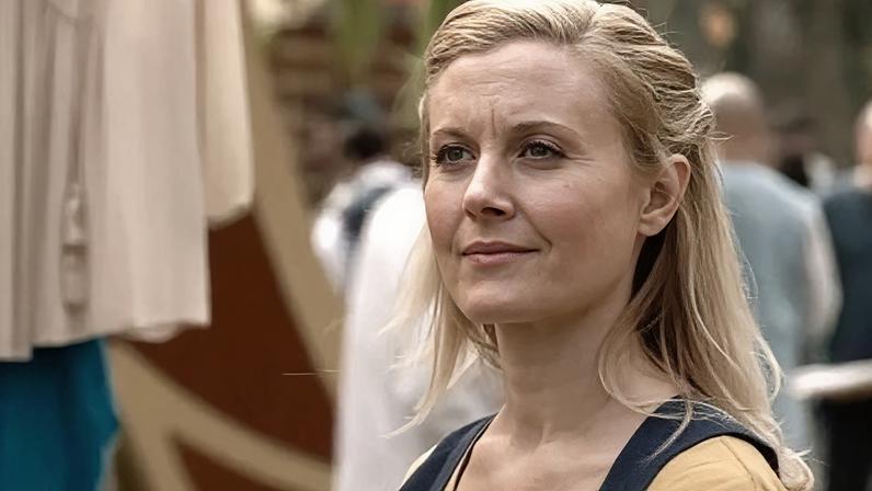 Carrie Anne Fleming em "Supergirl"