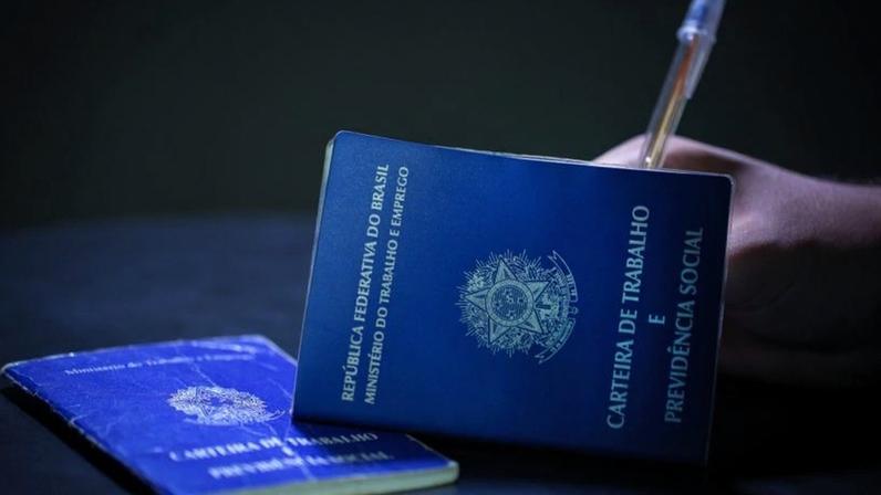 O Ministério do Trabalho e Emprego divulga mensalmente os dados do Caged