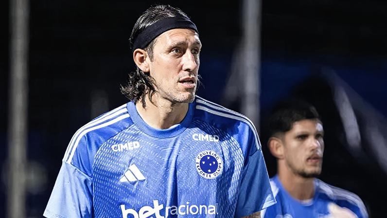 Cássio, do Cruzeiro, envia recado nas redes após lesão grave no joelho