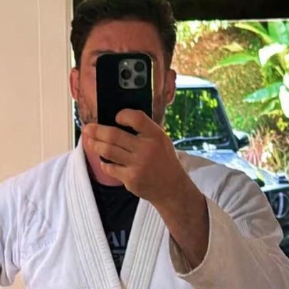 Cauã Reymond posa de quimono antes do treino; filha rouba a cena