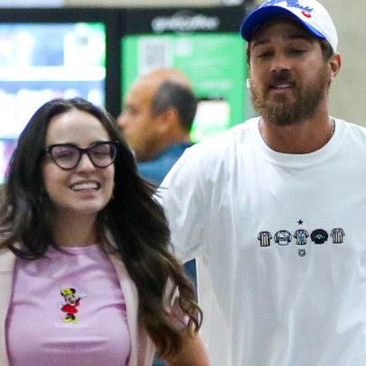 Larissa Manoela usa calçado inusitado em aerolook após cruzeiro da Disney