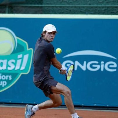 Chabalgoity vence duelo nacional e avança às quartas em Porto Alegre
