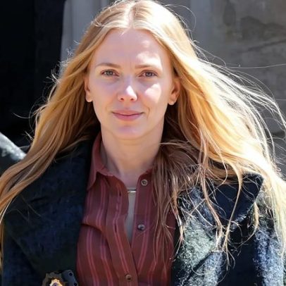Scarlett Johansson sem maquiagem é avistada no set do novo The Exorcist em NYC