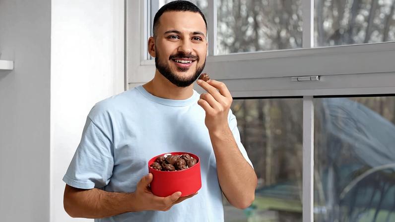 Consumo moderado e escolhas com maior concentração de cacau tornam o doce um aliado da saúde