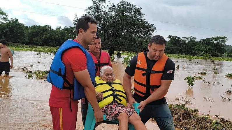 Chuvas afetam mais de 800 pessoas na zona rural de São Francisco, no Norte de MG