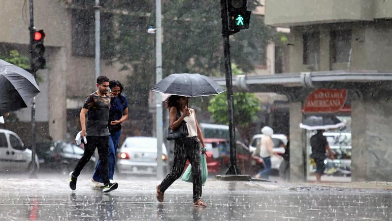 Chove forte na região Centro-Sul de Belo Horizonte