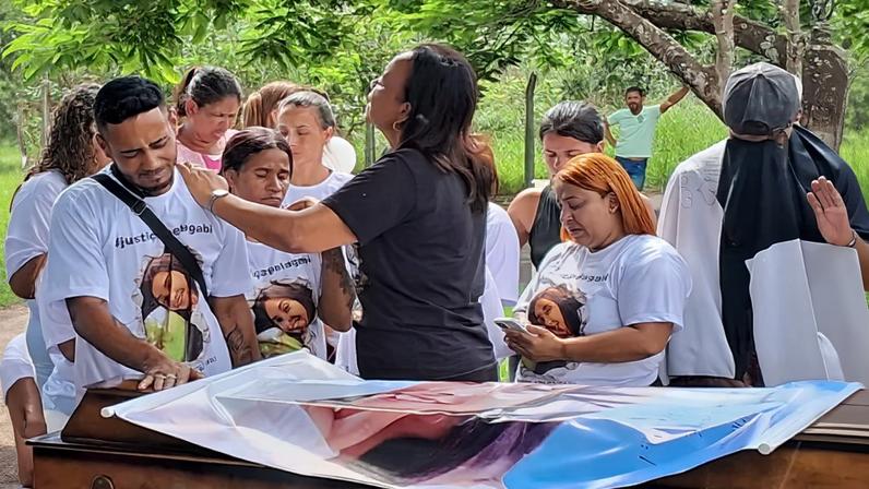 Familiares vestiam camisas pedindo por justiça