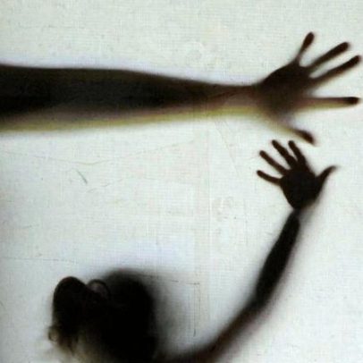 Operação mira suspeitos de venda de material de abuso infantil