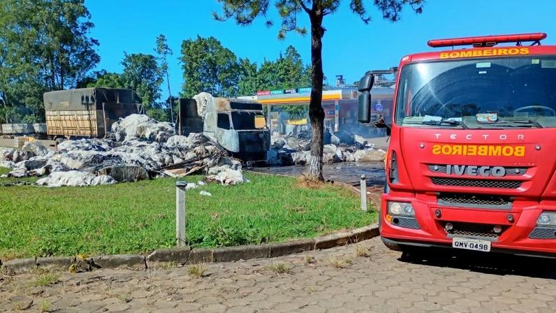Apesar da intensidade das chamas, equipes conseguiram evitar a perda total da carga