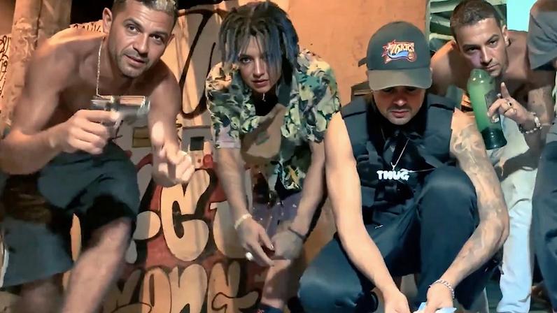 Em clipes, suspeito ostentava armas, dinheiro e fazia manobras arriscadas