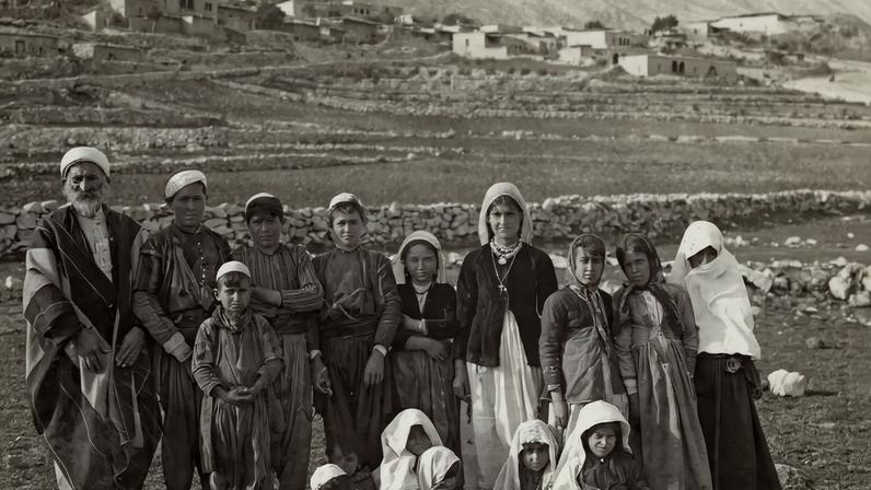 Drusos posam para foto em montanhas na fronteira da Síria com o Líbano, no início do século XX