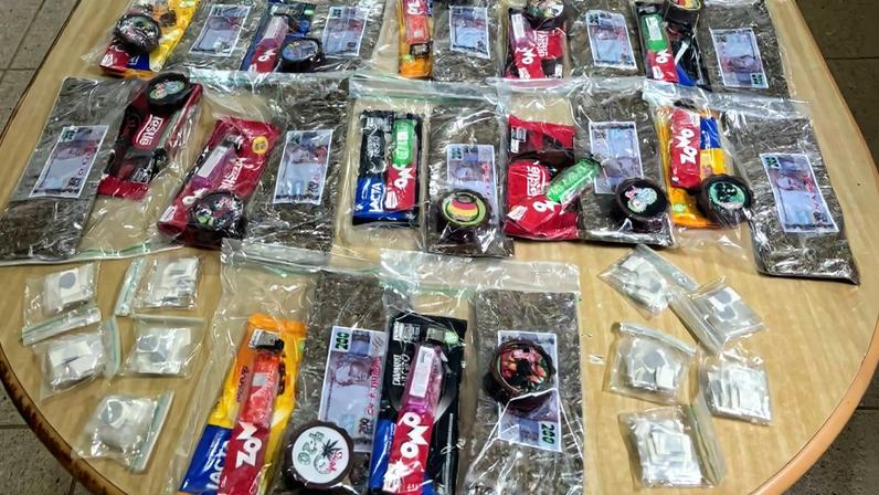 PM encontrou tabletes de maconha separados em kits com chocolate