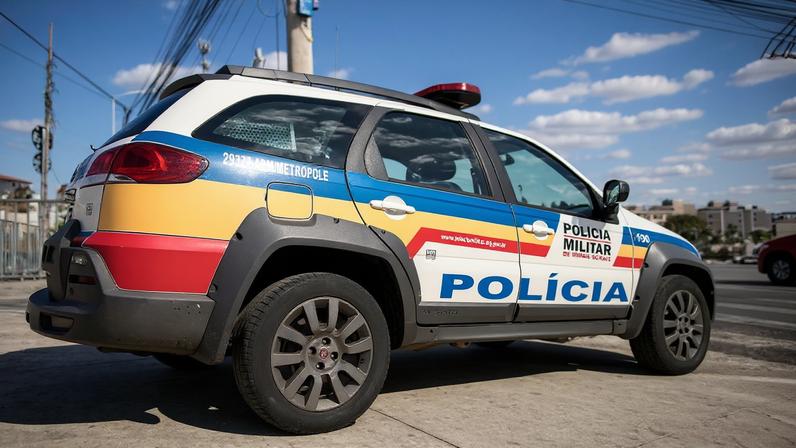 Homem que desferiu tijolada na esposa em Uberlândia segue sendo procurado pela PMMG