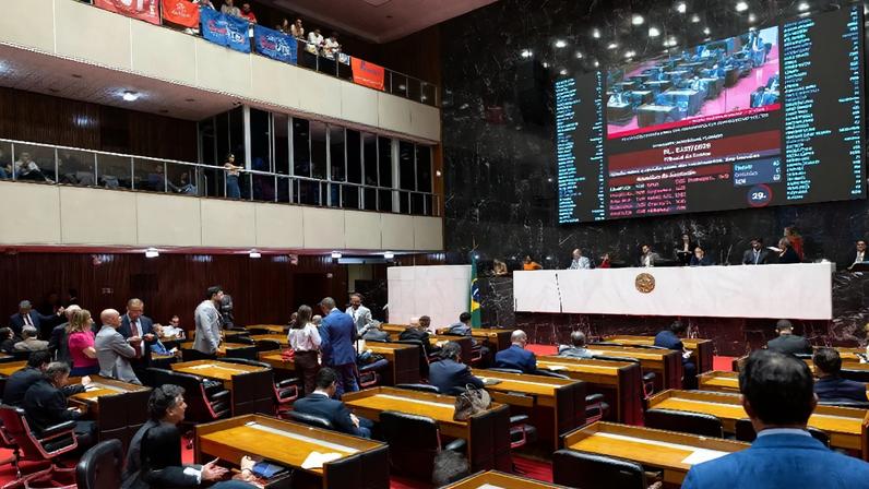 Servidores protestaram antes e durante a votação em Plenário da ALMG, e ações seguem após decisão em 1º turno