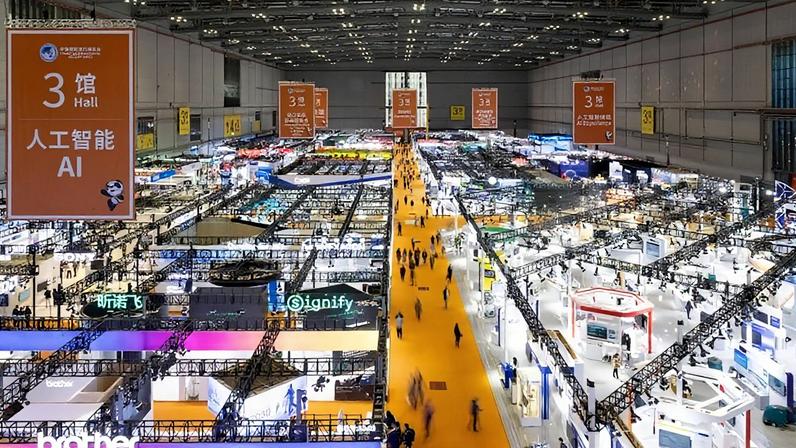 Na imagem, feira de produtos em Xangai
