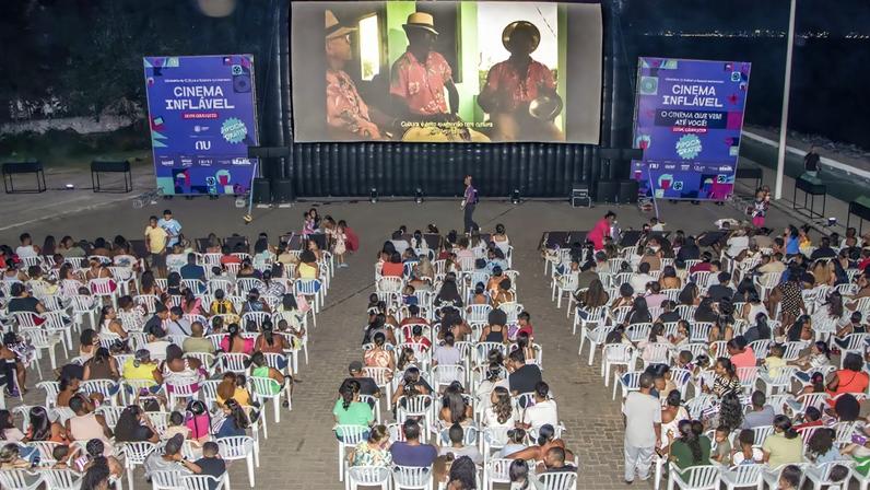 CINEMA INFLÁVEL CHEGA A TANGUÁ E REFORÇA ACESSO À CULTURA EM REGIÕES SEM SALAS DE EXIBIÇÃO