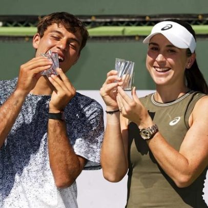 Cobolli e Bencic vencem favoritos e levam o título de duplas mistas