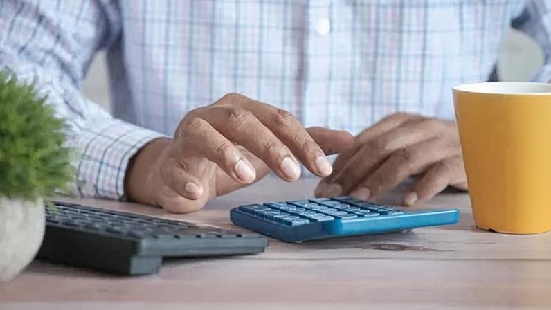 Pesquisa aponta que mais de 70% da renda das famílias é destinada a despesas financeiras e básicas