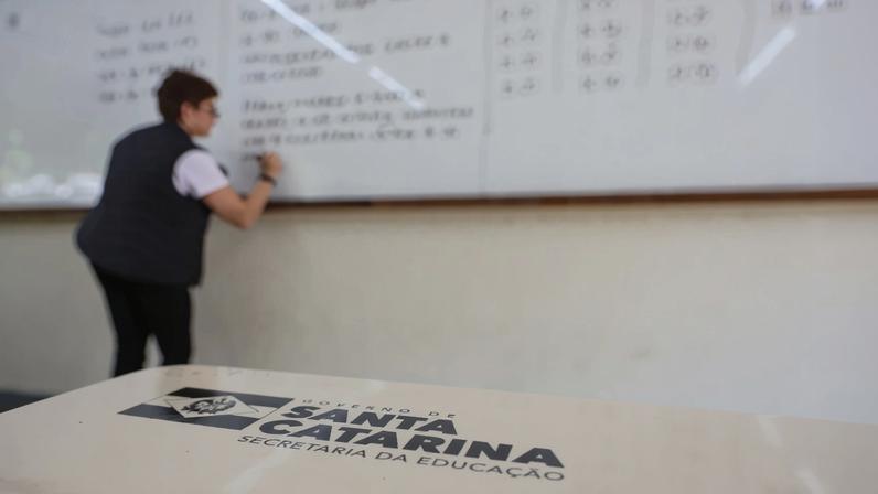 Concurso SED SC divulga editais para 10 mil vagas