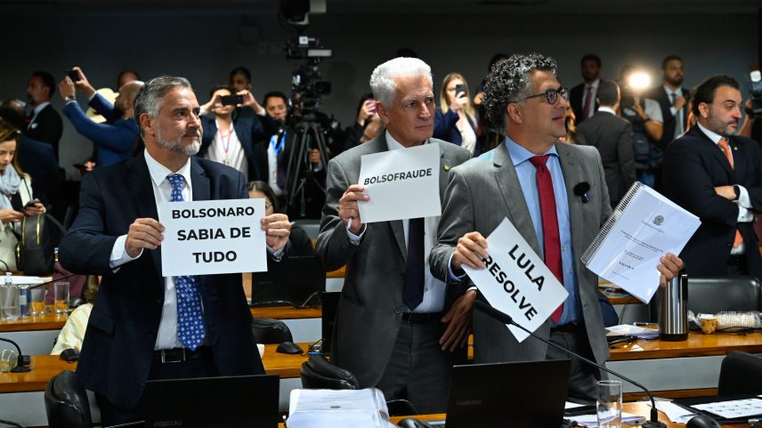 Deputados da base do governo chegaram a apresentar relatório alternativo que pedia indiciamento de Jair Bolsonaro (PL) (Foto: Marcos Oliveira/Agência Senado)