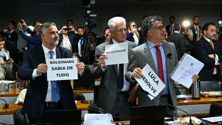 Deputados da base do governo chegaram a apresentar relatório alternativo que pedia indiciamento de Jair Bolsonaro (PL) (Foto: Marcos Oliveira/Agência Senado)