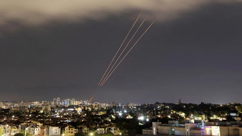 An anti-missile system operates after Iran launched drones and missiles towards Israel, as seen from Ashkelon, Israel April 14, 2024. REUTERS/Amir Cohen