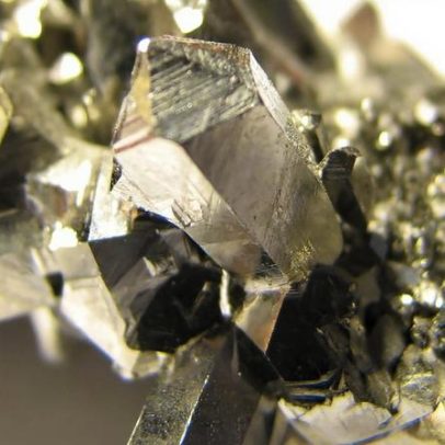 Brasil busca parceria com a Europa para exploração de minerais críticos