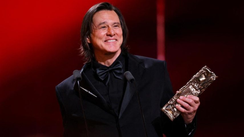 Dr. Rachel Mason of La Femme Plastic Surgery believes Jim Carrey (seen here on Feb. 26) underwent several surgical procedures.