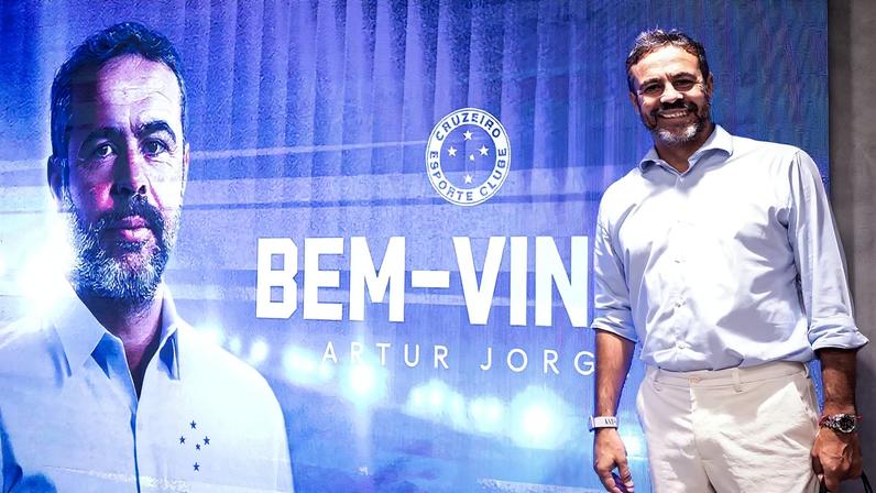 Português foi recepcionado por funcionários do clube
