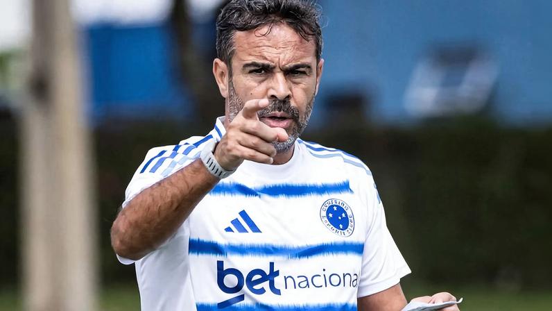 O português Artur Jorge estreia no comando do Cruzeiro nesta quarta (1º/4), no Mineirão, contra o Vitória
