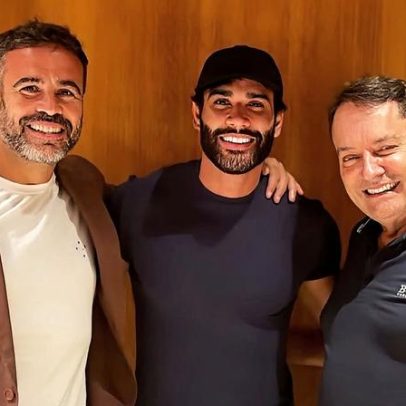 Gusttavo Lima visita Pedrinho e técnico Artur Jorge no Cruzeiro