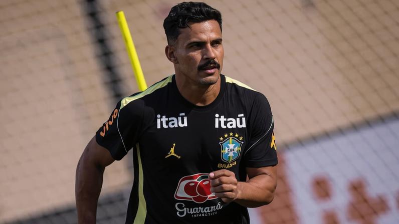 Kaiki, do Cruzeiro, estreia pela seleção brasileira principal