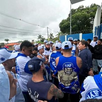 Organizada do Cruzeiro vai à Toca cobrar elenco: Respeitem as cinco estrelas