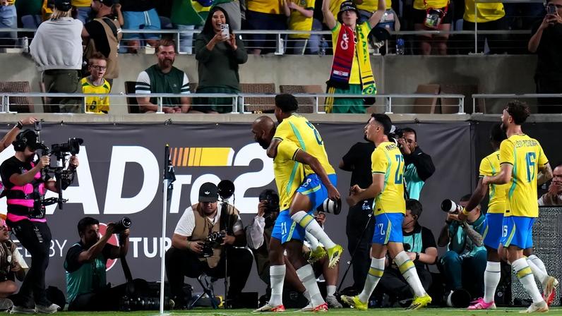 Igor Thiago, criado no Cruzeiro, marca seu primeiro gol pela seleção brasileira