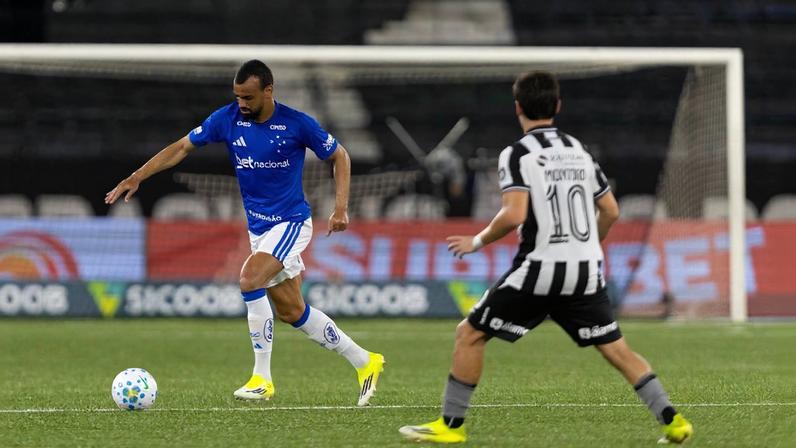 Fabrício Bruno, no duelo do Cruzeiro contra o Botafogo, no Brasileiro 2026