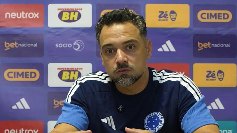 Jonas Urias, técnico do Cruzeiro Feminino