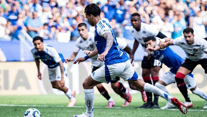 Kaio Jorge marcou duas vezes contra o Vitória, pelo Brasileirão 2025