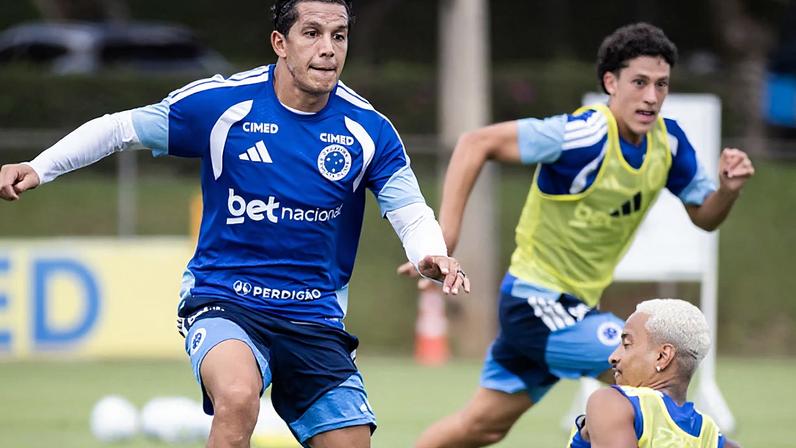 Recuperado de fratura na costela, Lucas Romero participa integralmente de treino na Toca