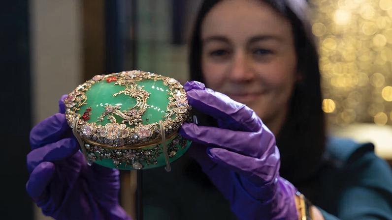 Caixas de rapé roubadas em Paris em assalto diurno vão para exibição no V&A