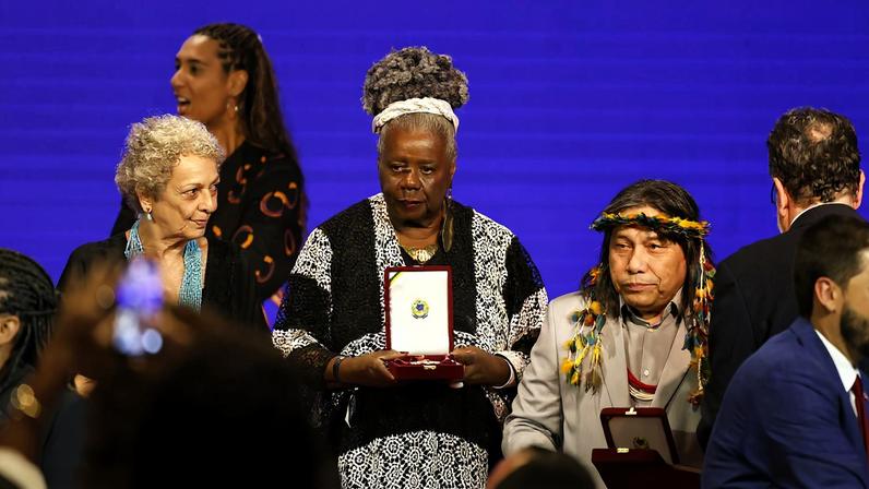 Escritores Conceição Evaristo e Daniel Munduruku recebem a Ordem do Mérito Cultural, no Palácio Gustavo Capanema. Foto: Fernando Frazão/Agência Brasil