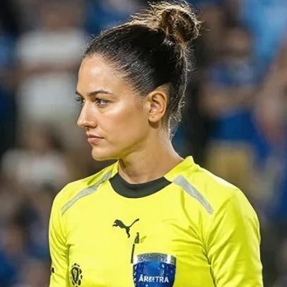 Daiane Muniz anula gol por toque de mão; ex-árbitra diz que não deveria