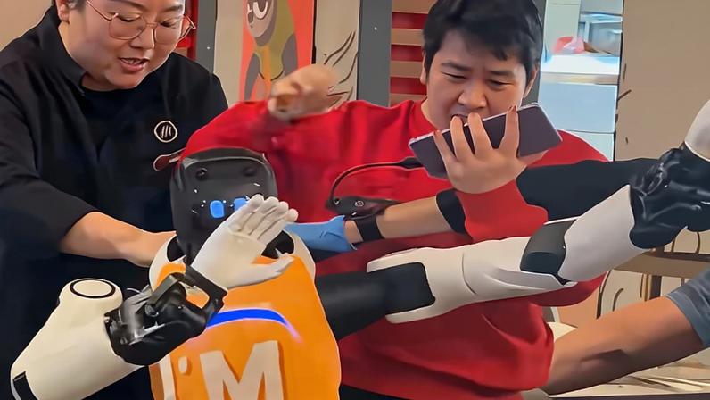 Robô dançarino não para de causar transtornos em restaurante familiar