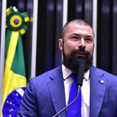 Bolsonarista propõe armar pessoas trans e é criticado